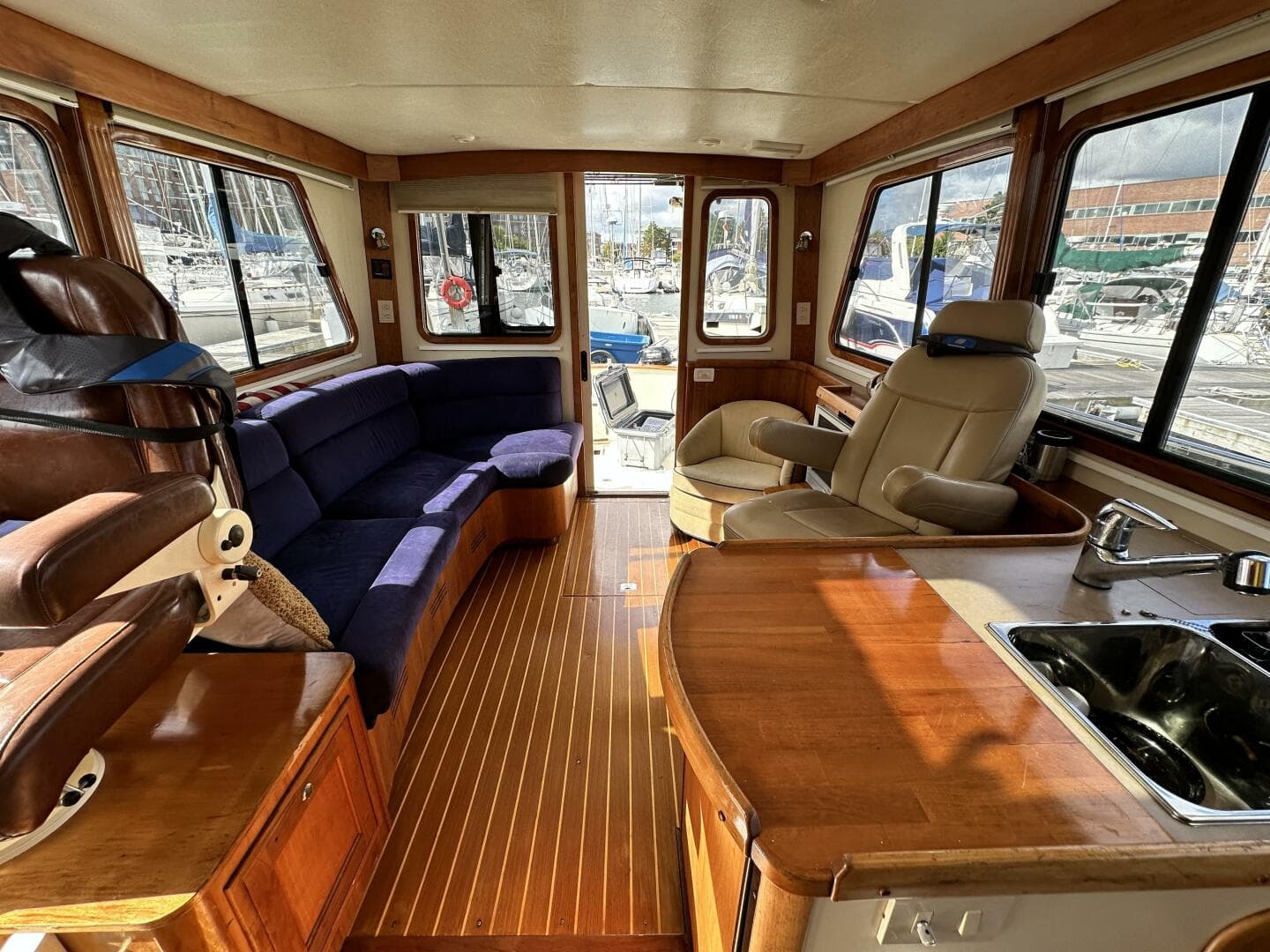 2005 Legacy 42 Express Cruiser — photo 5