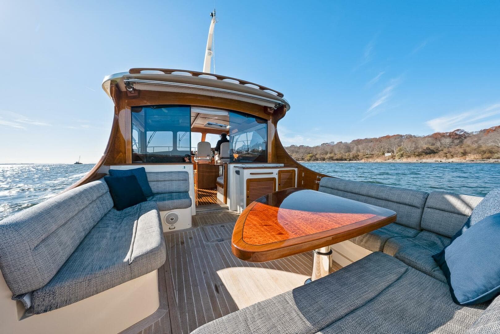 2017 Hinckley Talaria 43 — photo 9