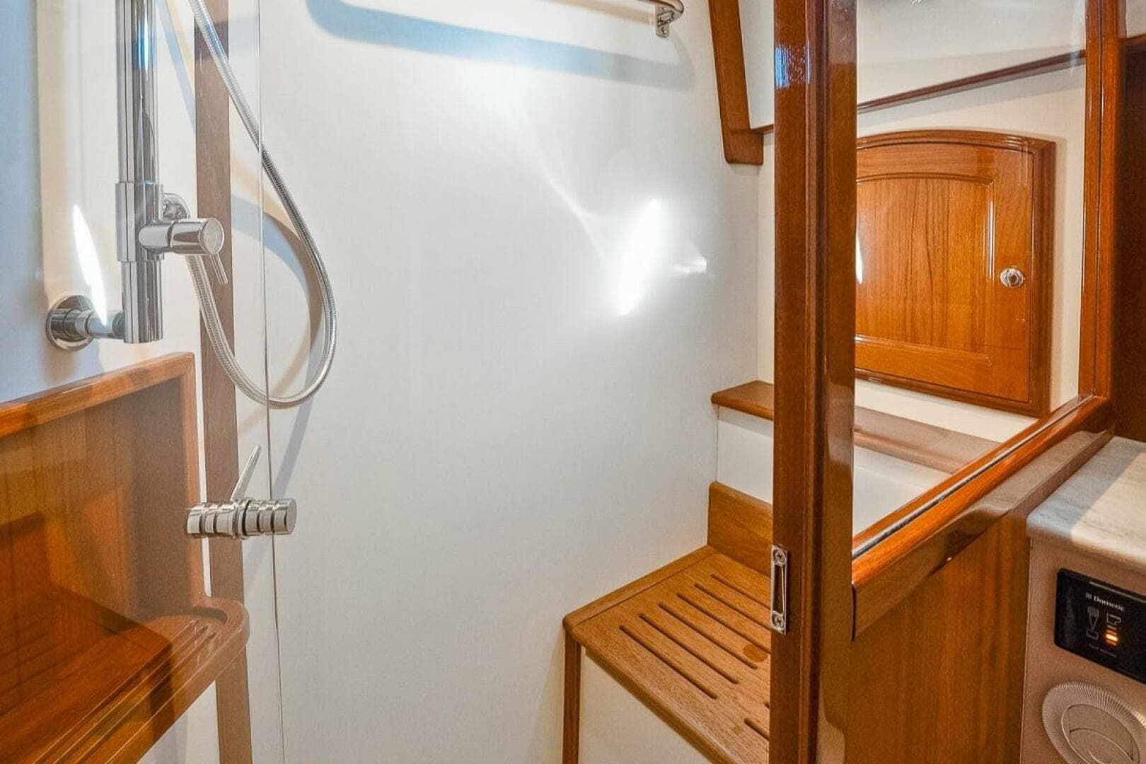 2017 Hinckley Talaria 43 — photo 30