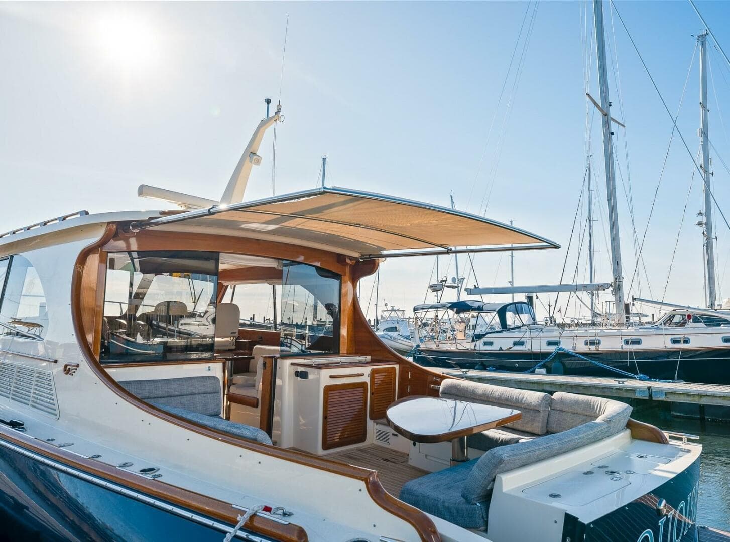 2017 Hinckley Talaria 43 — photo 13