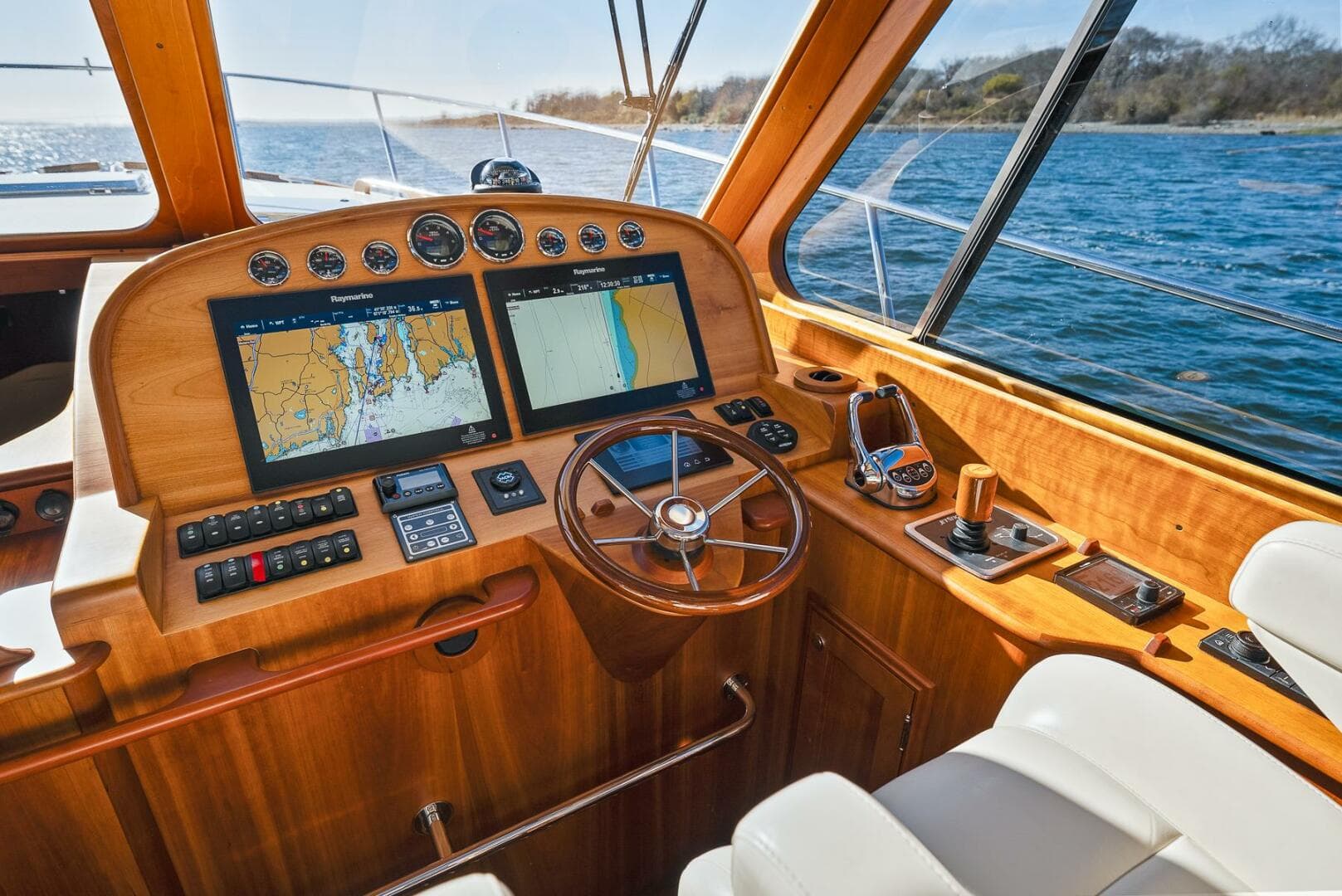 2017 Hinckley Talaria 43 — photo 22