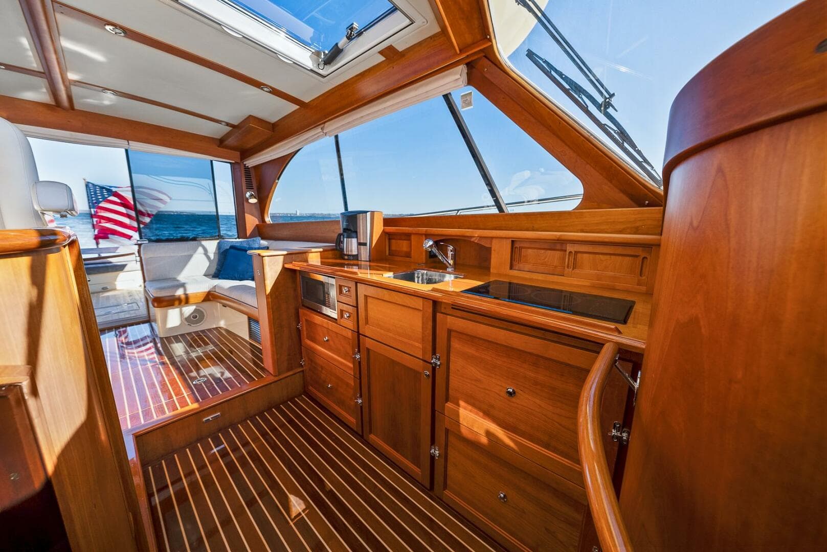 2017 Hinckley Talaria 43 — photo 18