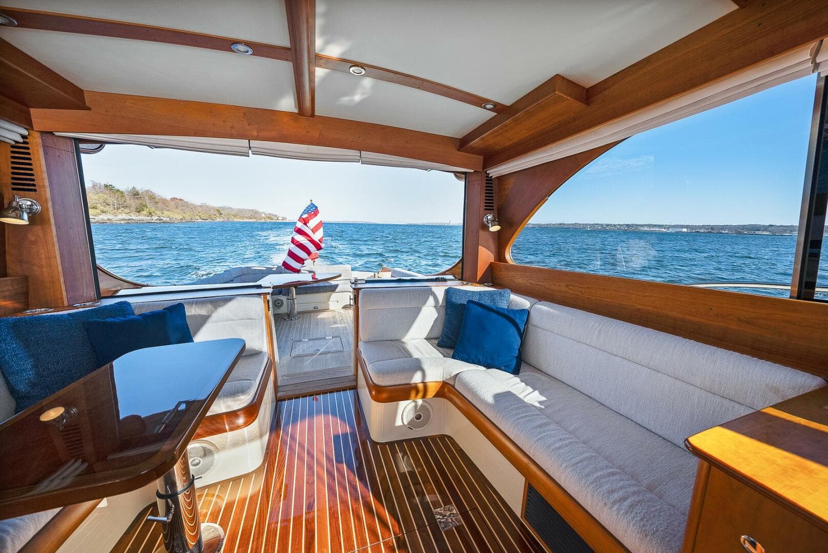 2017 Hinckley Talaria 43 — photo 14