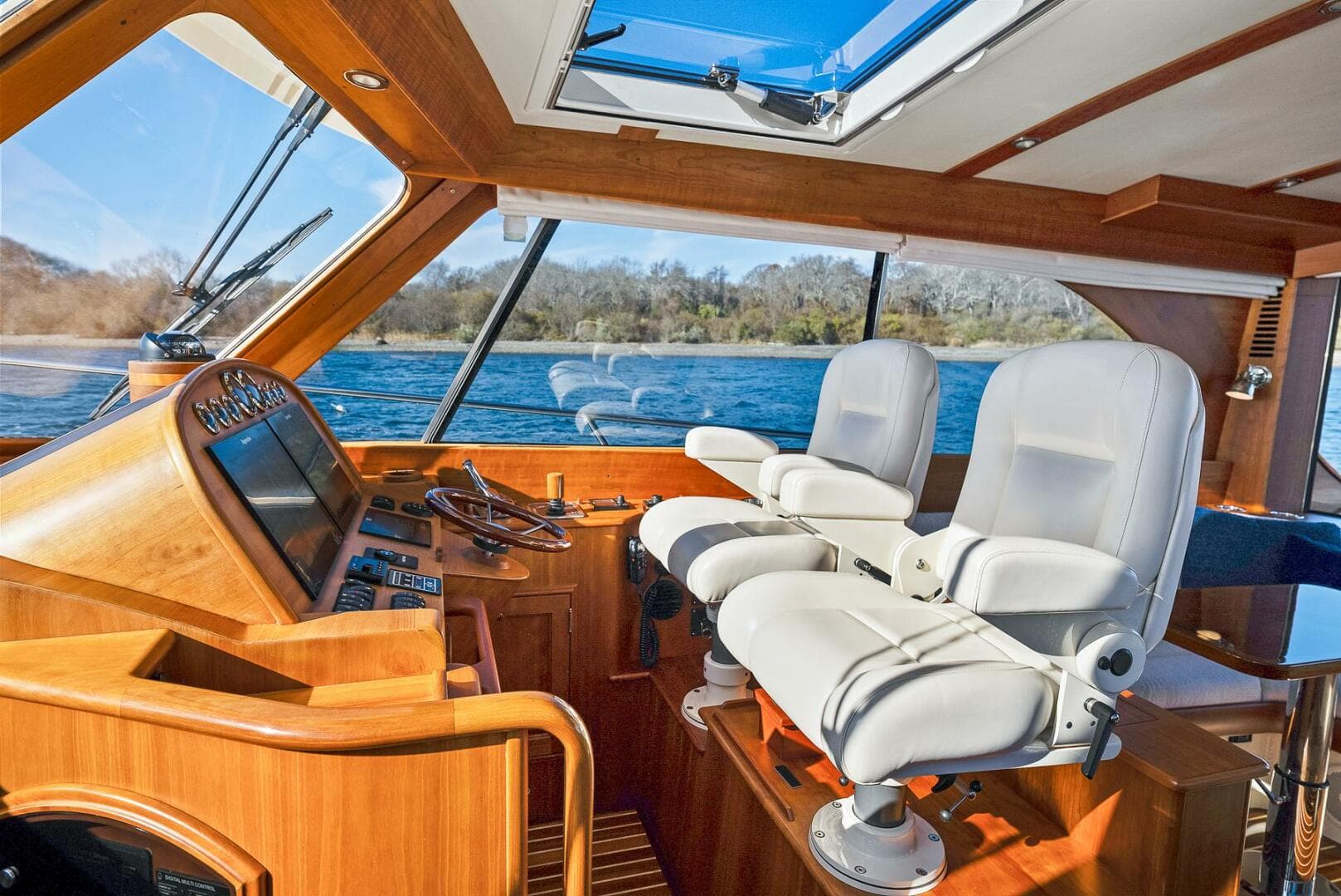 2017 Hinckley Talaria 43 — photo 21