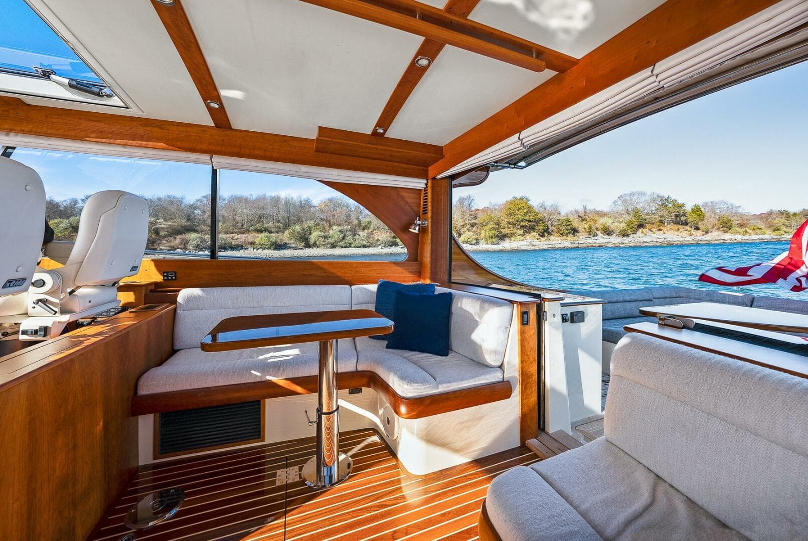 2017 Hinckley Talaria 43 — photo 15