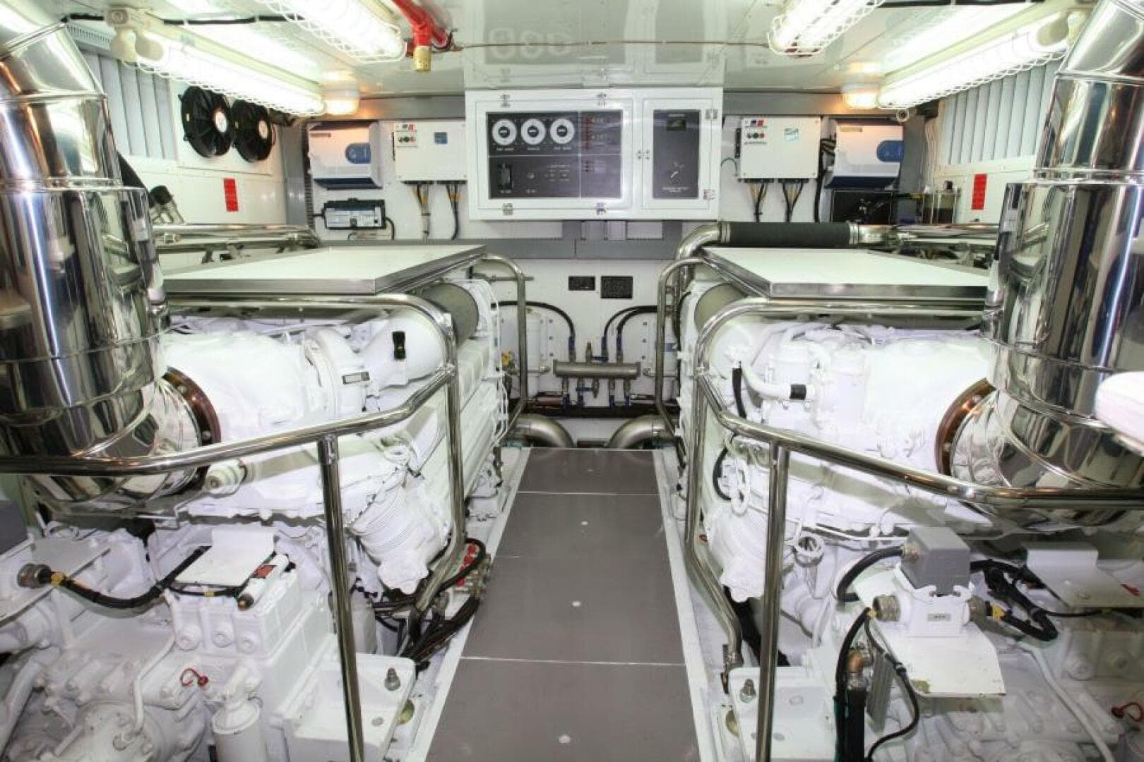 2027 Johnson Flybridge W/hydraulic Platform — photo 14