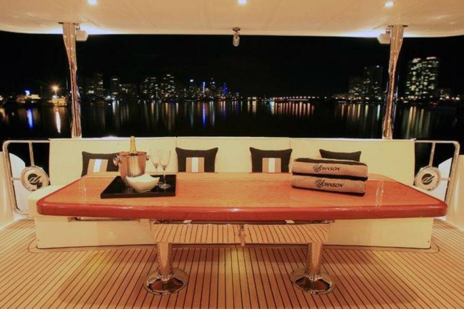 2027 Johnson Flybridge W/hydraulic Platform — photo 11