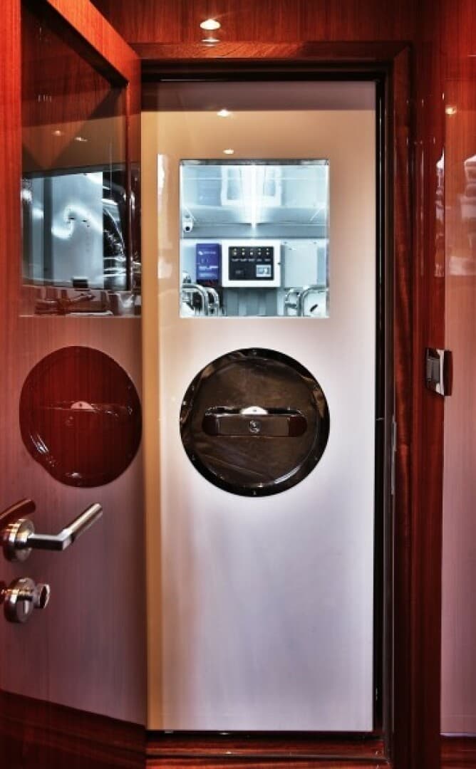 2027 Johnson Flybridge W/hydraulic Platform — photo 44