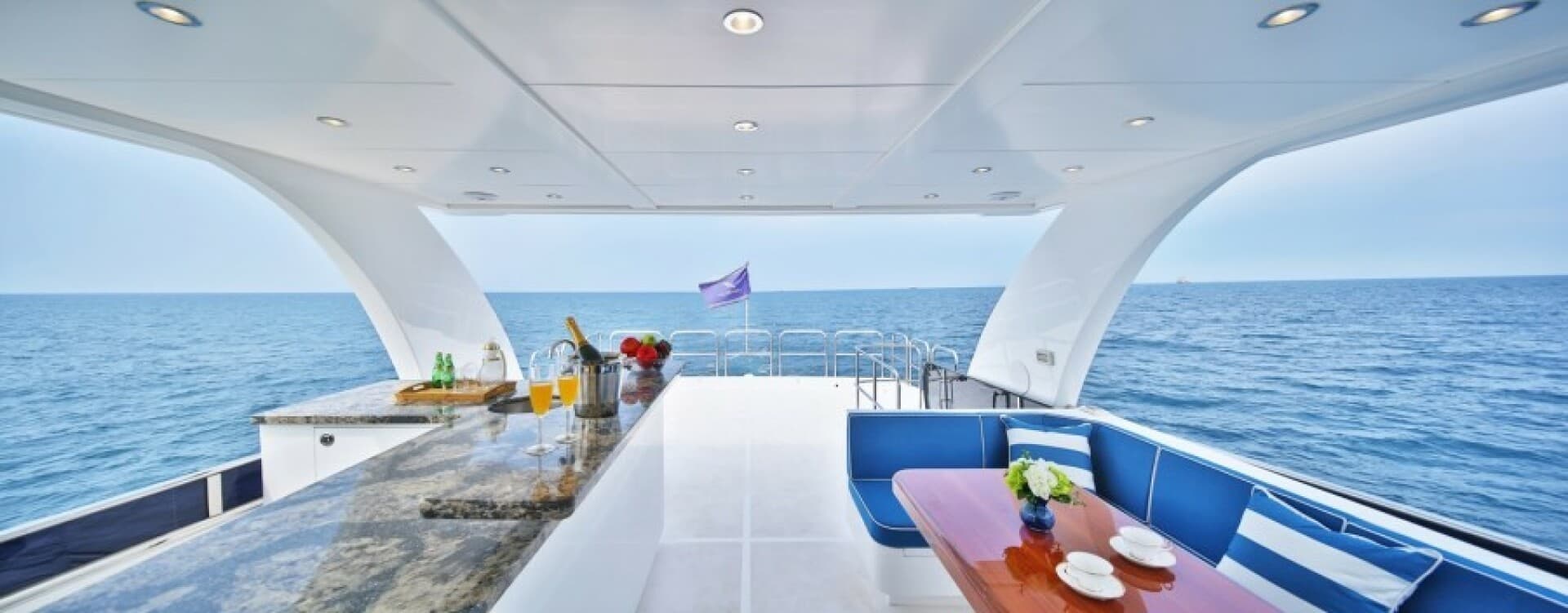 2027 Johnson Flybridge W/hydraulic Platform — photo 29