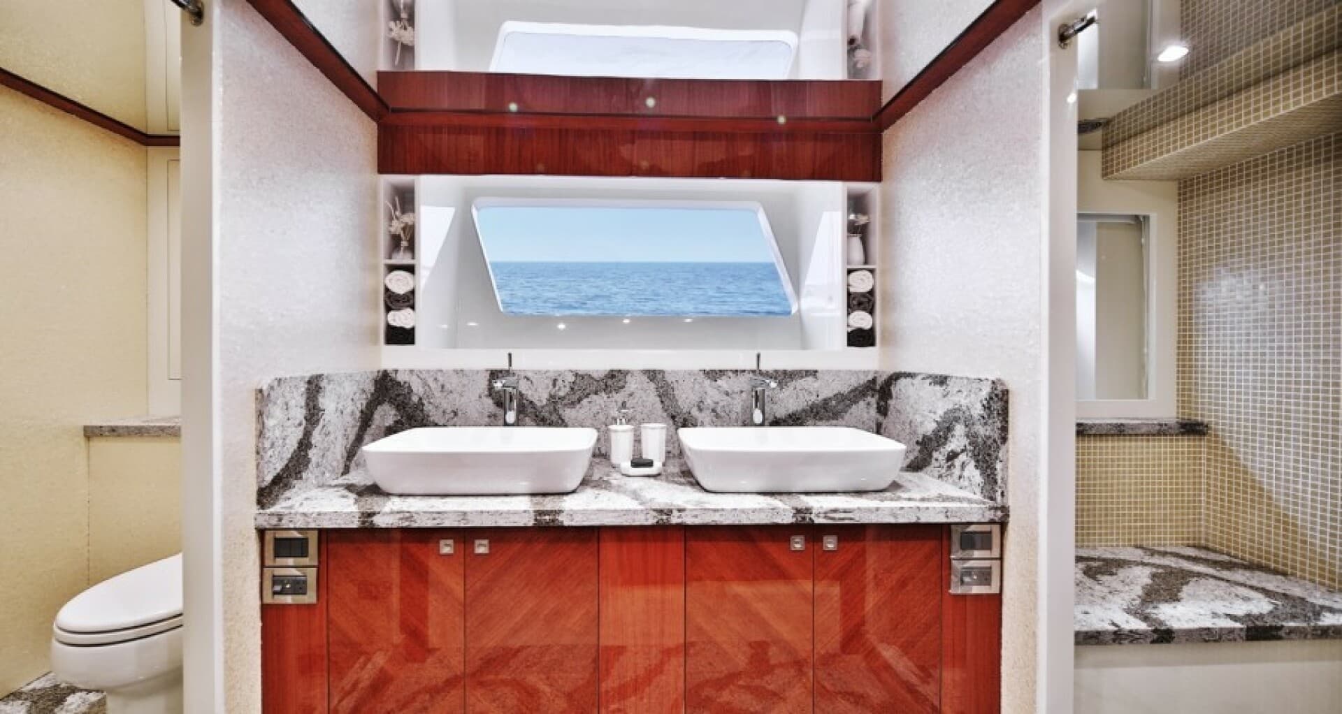 2027 Johnson Flybridge W/hydraulic Platform — photo 15