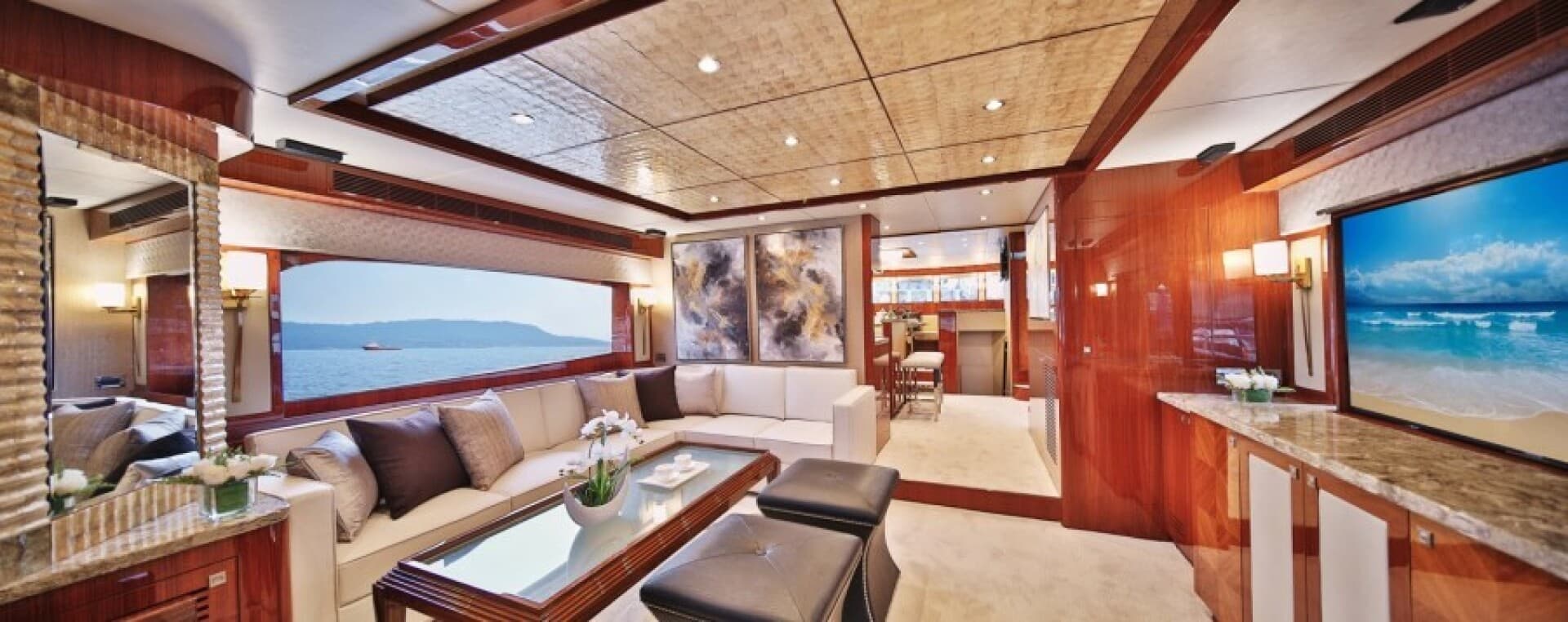 2027 Johnson Flybridge W/hydraulic Platform — photo 2