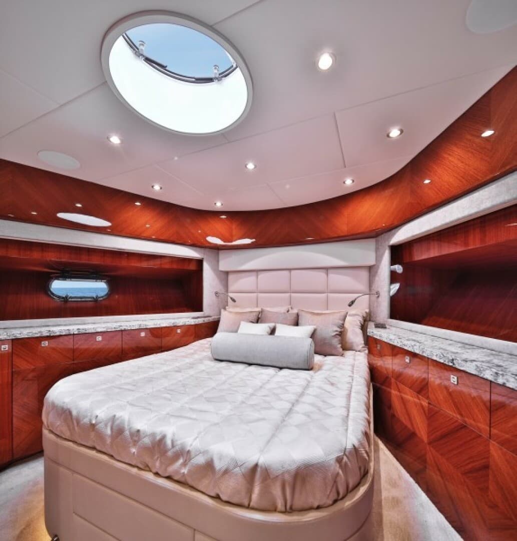 2027 Johnson Flybridge W/hydraulic Platform — photo 22