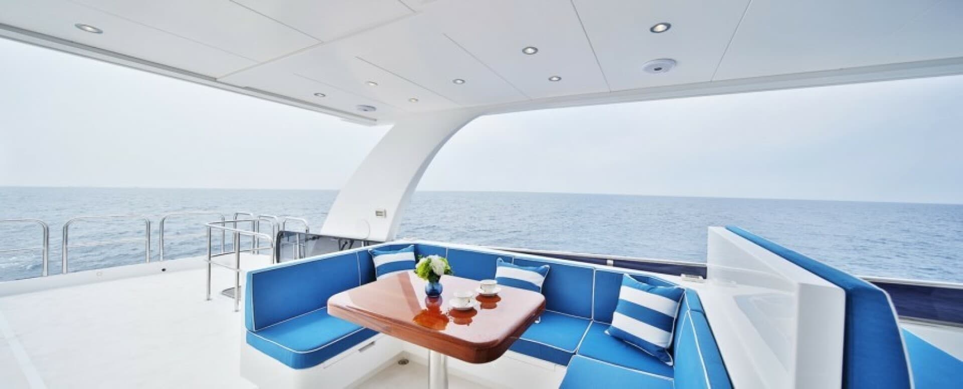 2027 Johnson Flybridge W/hydraulic Platform — photo 28