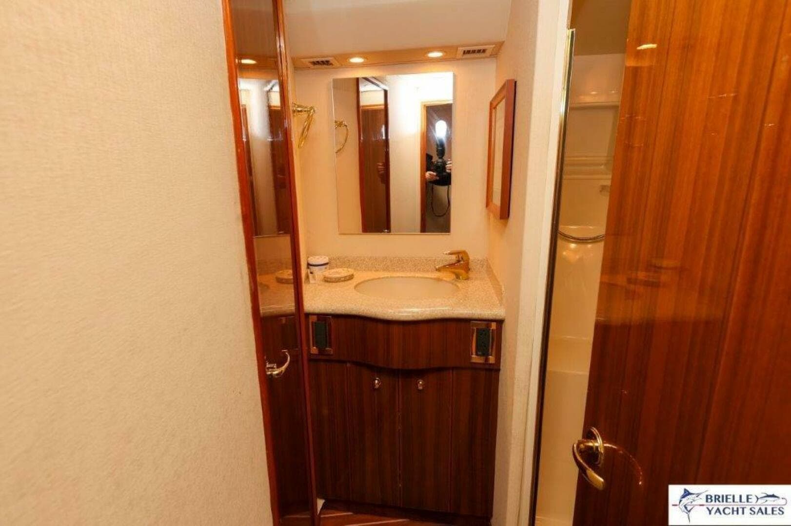 2005 Viking 45 Convertible — photo 22