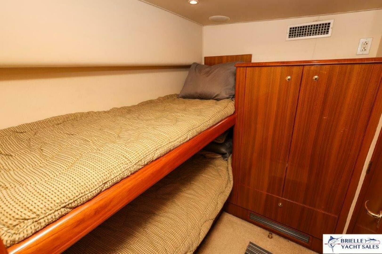 2005 Viking 45 Convertible — photo 19