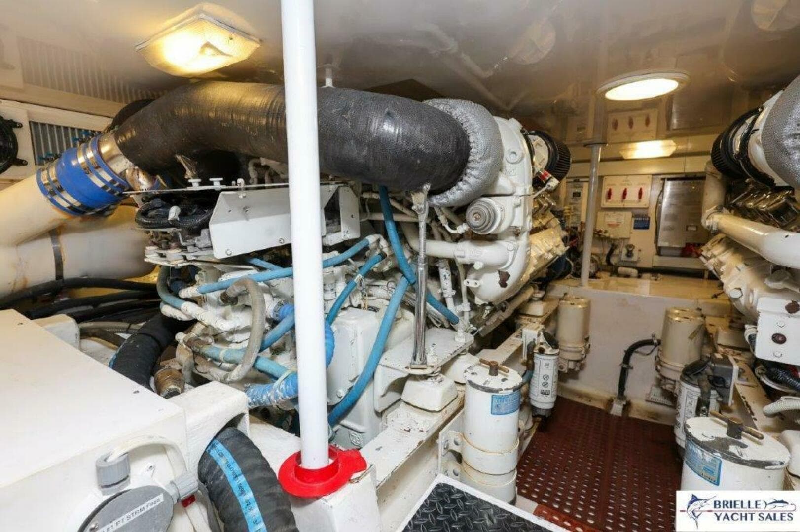 2005 Viking 45 Convertible — photo 8