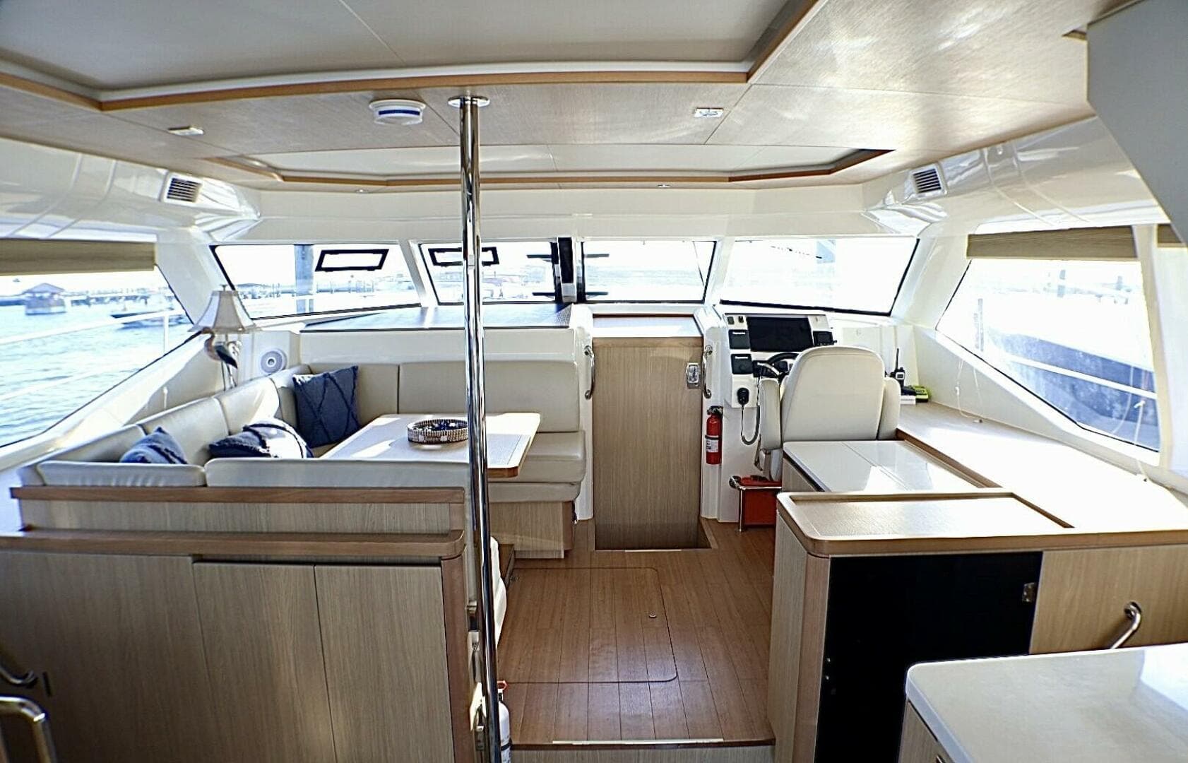 2018 Aquila 44 Yacht — photo 2