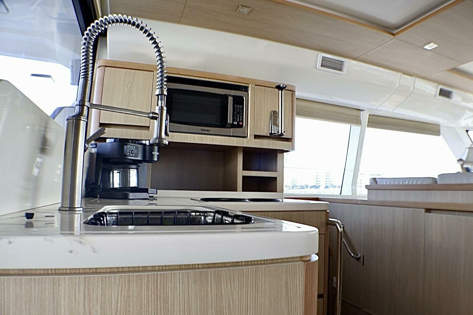 2018 Aquila 44 Yacht — photo 7