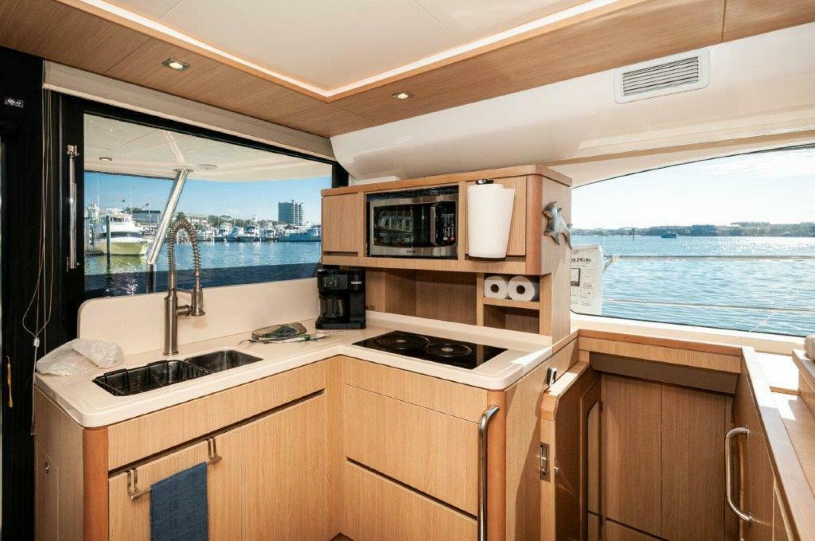 2018 Aquila 44 Yacht — photo 9
