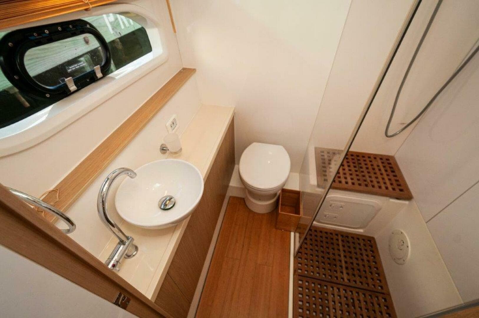 2018 Aquila 44 Yacht — photo 30