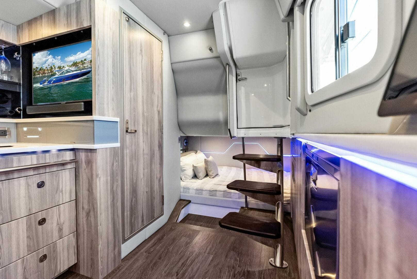 2022 Formula 430 Super Sport Crossover — photo 31