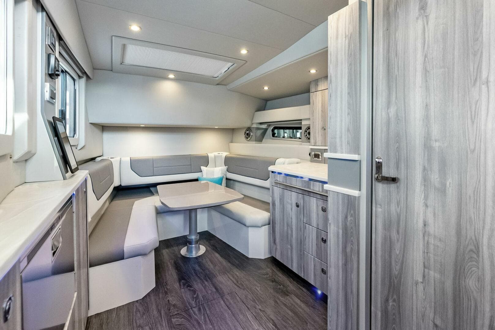 2022 Formula 430 Super Sport Crossover — photo 24