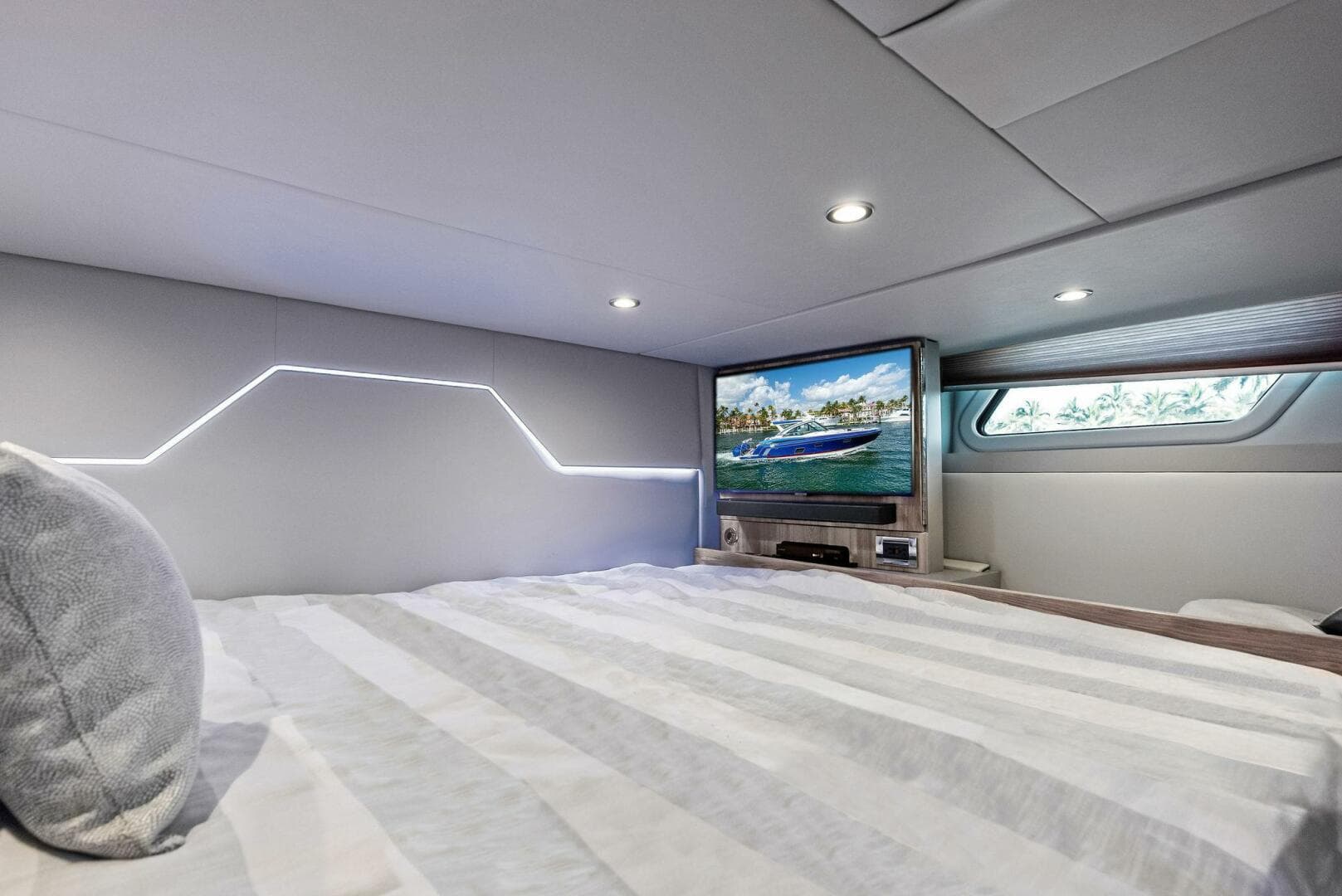 2022 Formula 430 Super Sport Crossover — photo 32