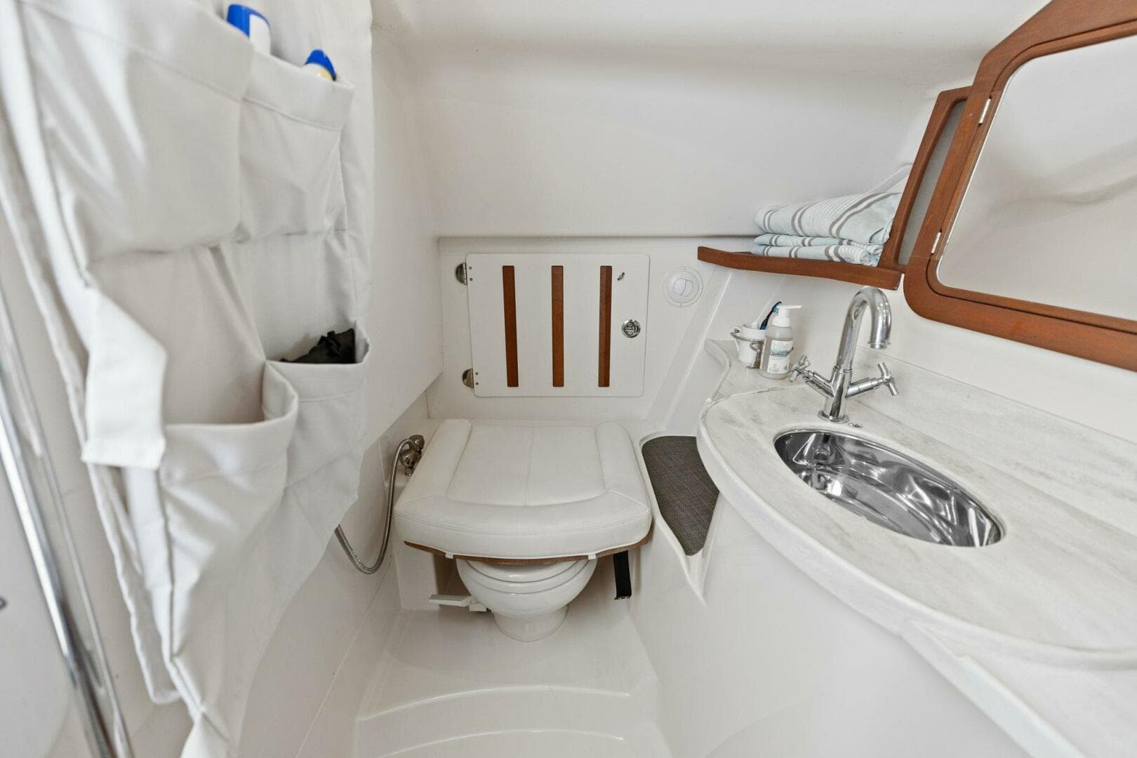 2016 Grady-White Freedom 375 — photo 48