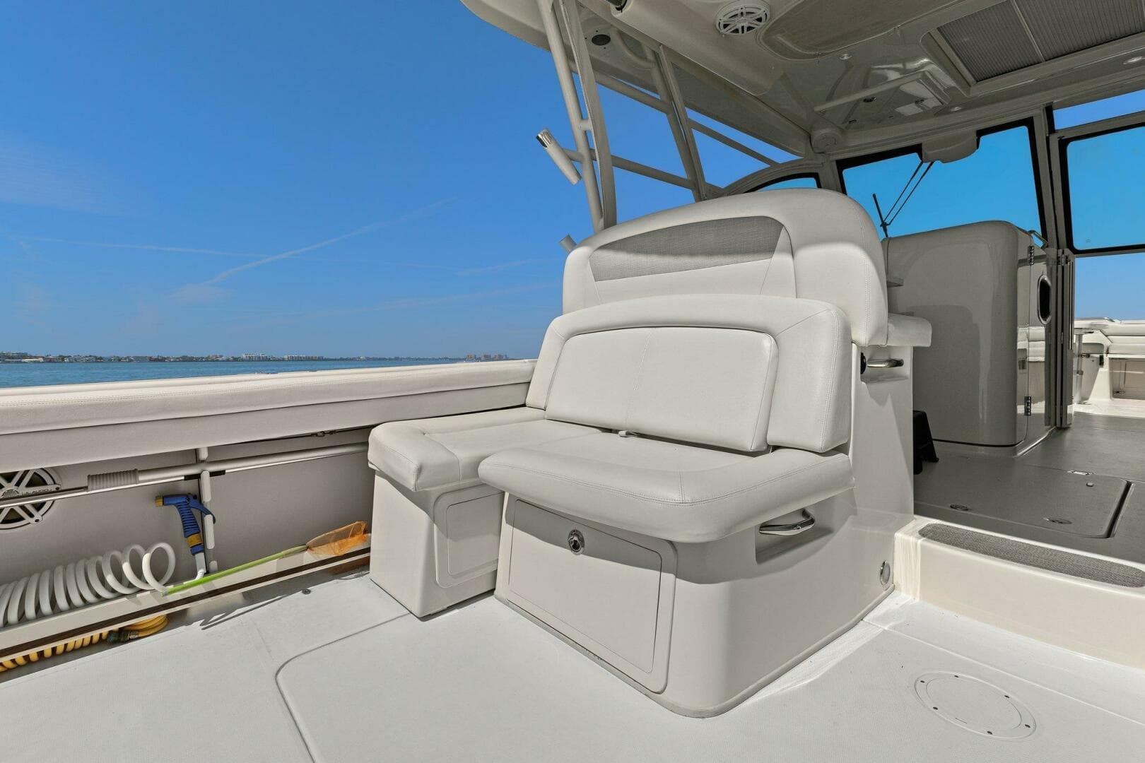 2016 Grady-White Freedom 375 — photo 16