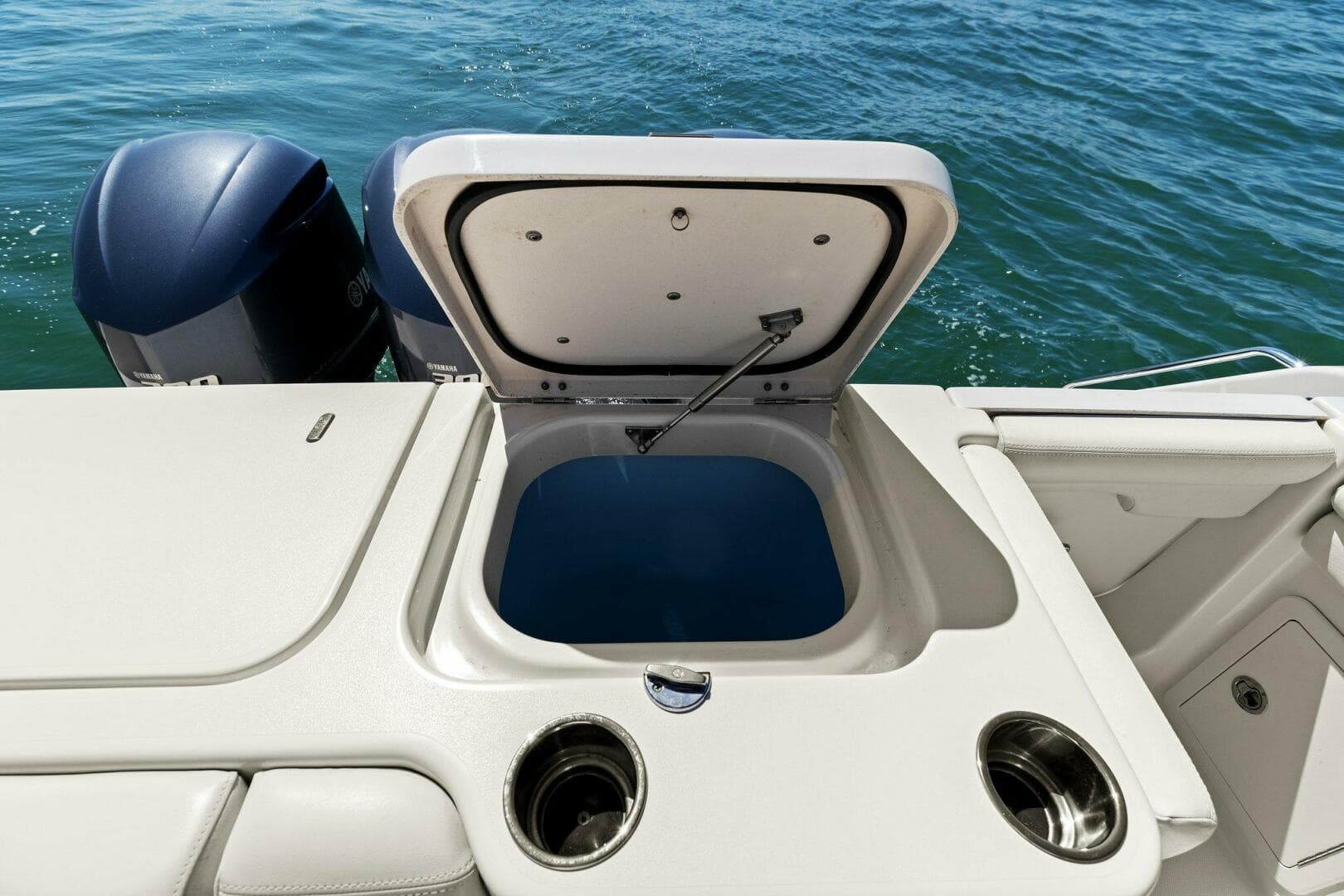 2016 Grady-White Freedom 375 — photo 10