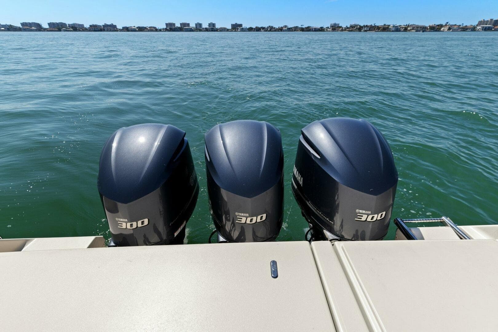 2016 Grady-White Freedom 375 — photo 5