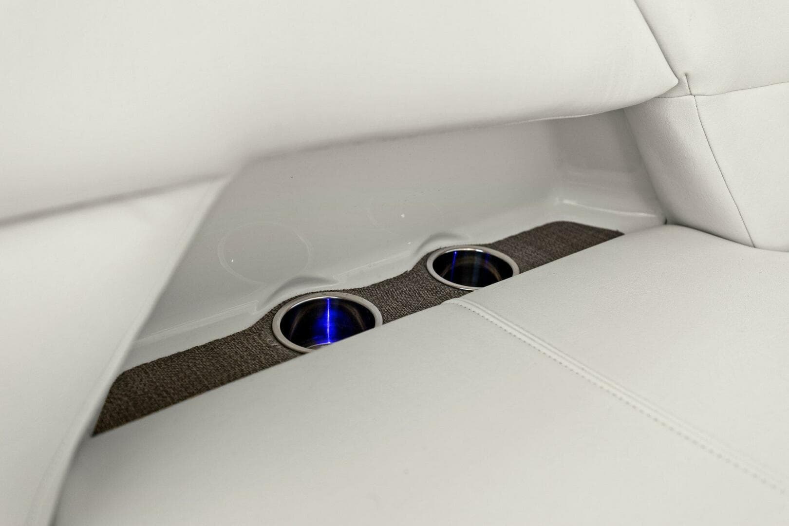 2016 Grady-White Freedom 375 — photo 24