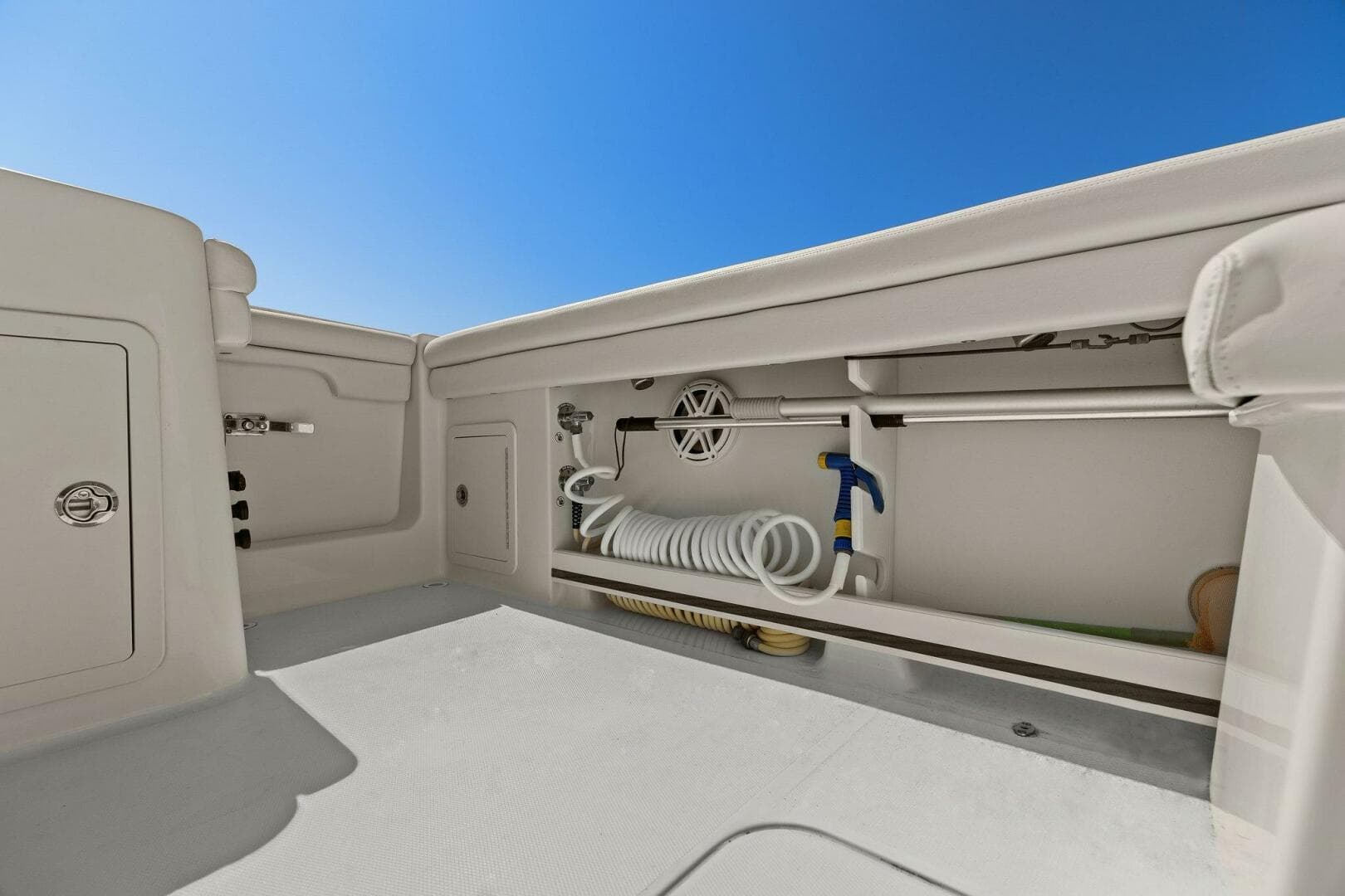 2016 Grady-White Freedom 375 — photo 14