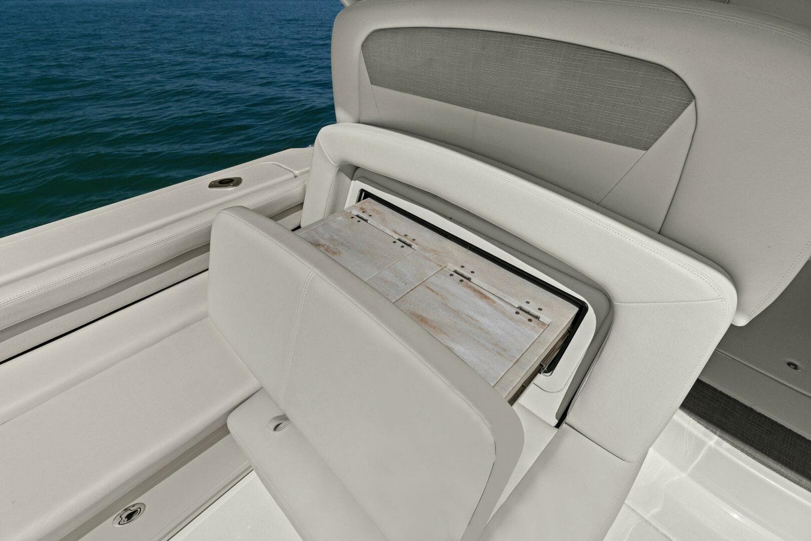 2016 Grady-White Freedom 375 — photo 17