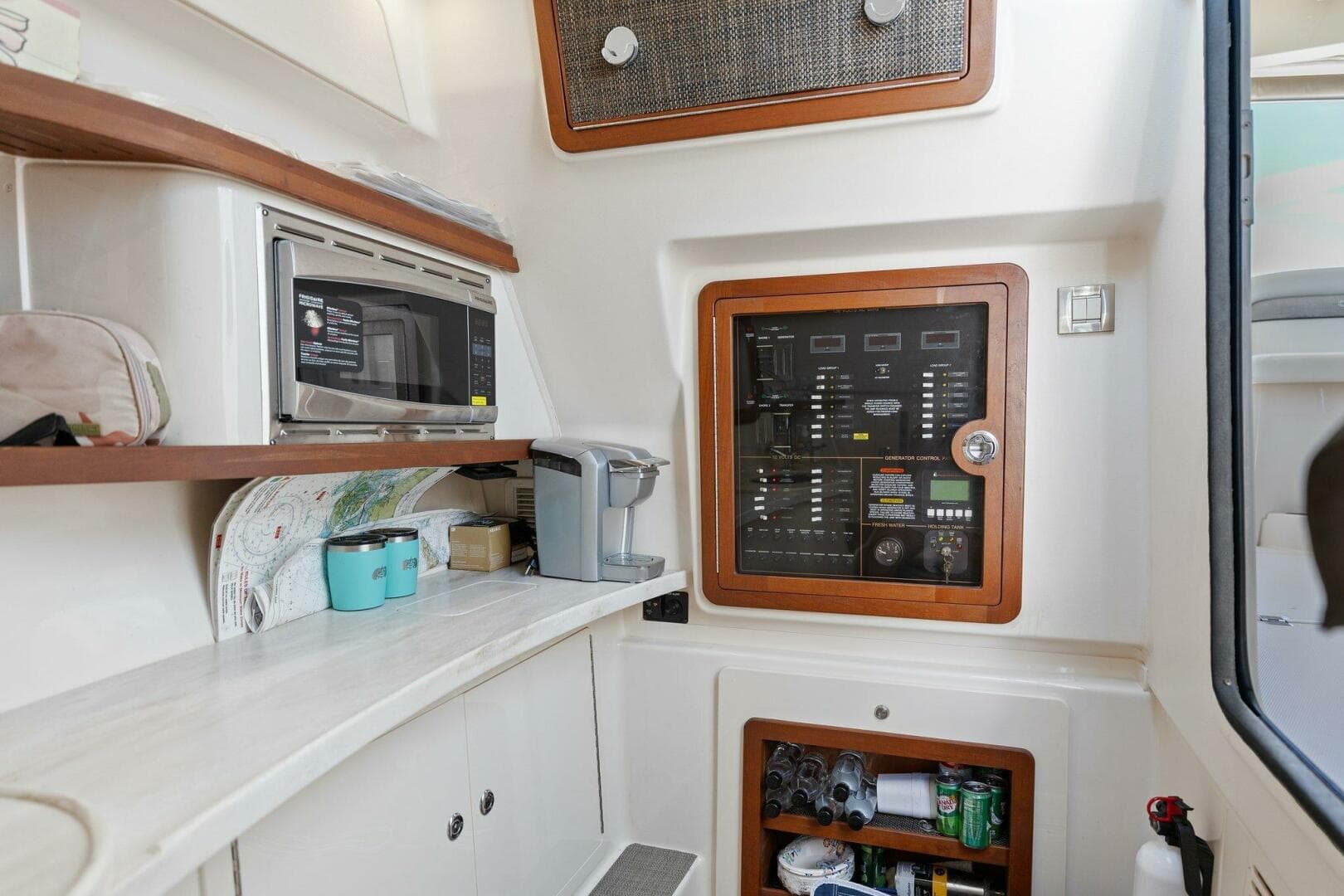 2016 Grady-White Freedom 375 — photo 50