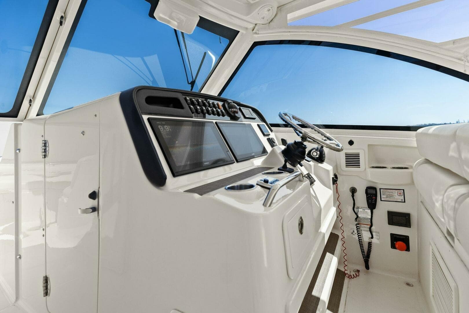 2016 Grady-White Freedom 375 — photo 26