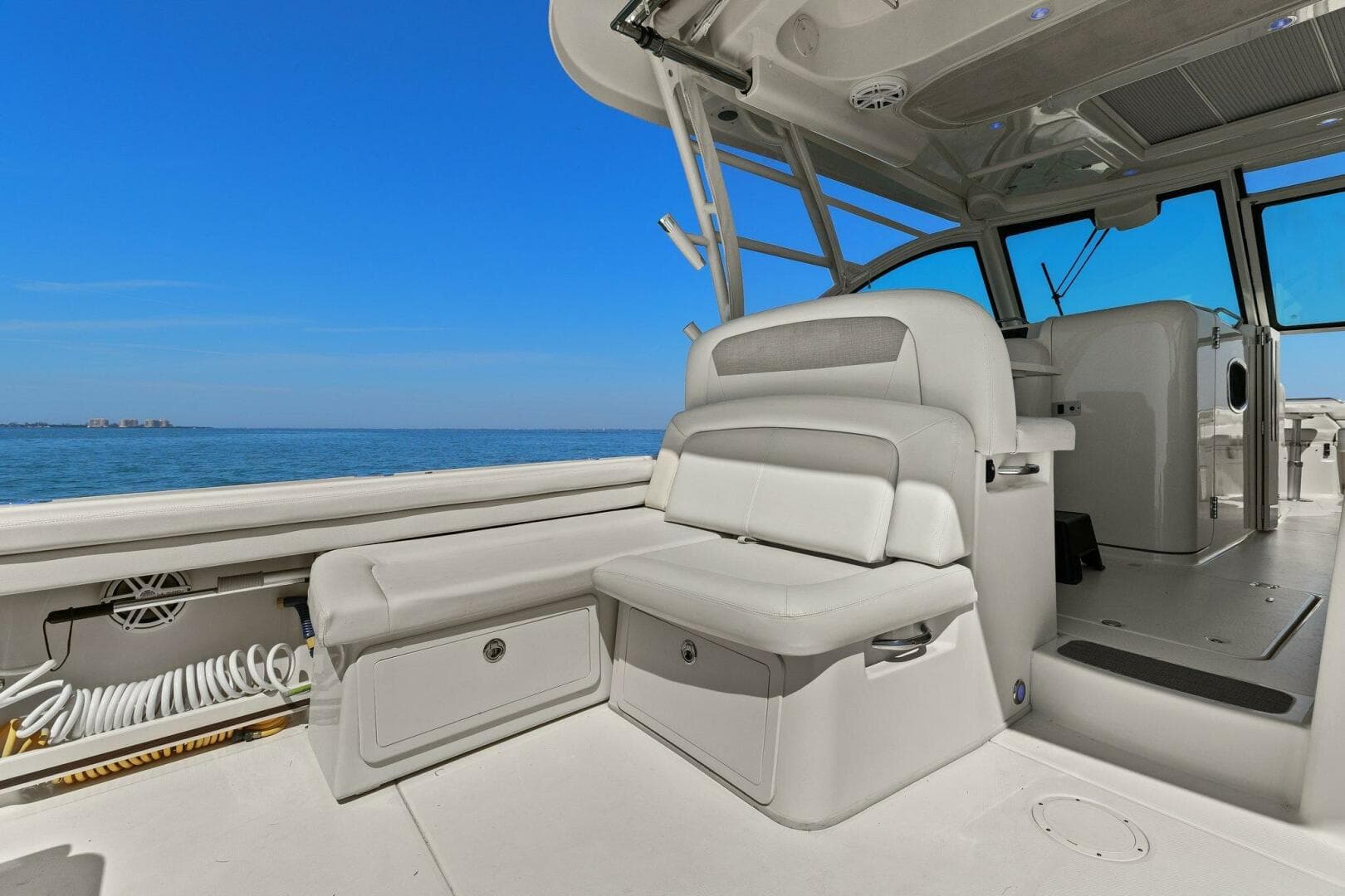 2016 Grady-White Freedom 375 — photo 15