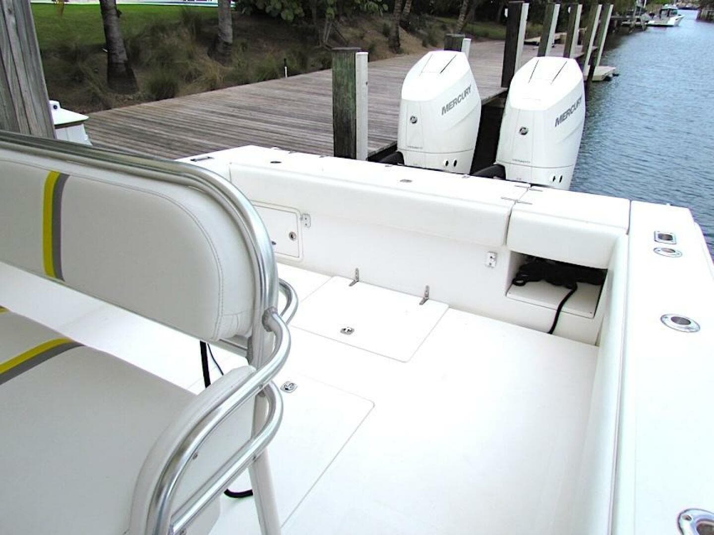 2005 Venture 34 — photo 13