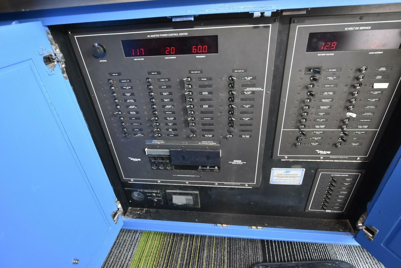 1997 Viking 50 Convertiblle — photo 25