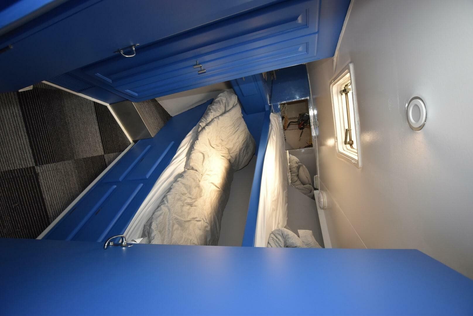 1997 Viking 50 Convertiblle — photo 23