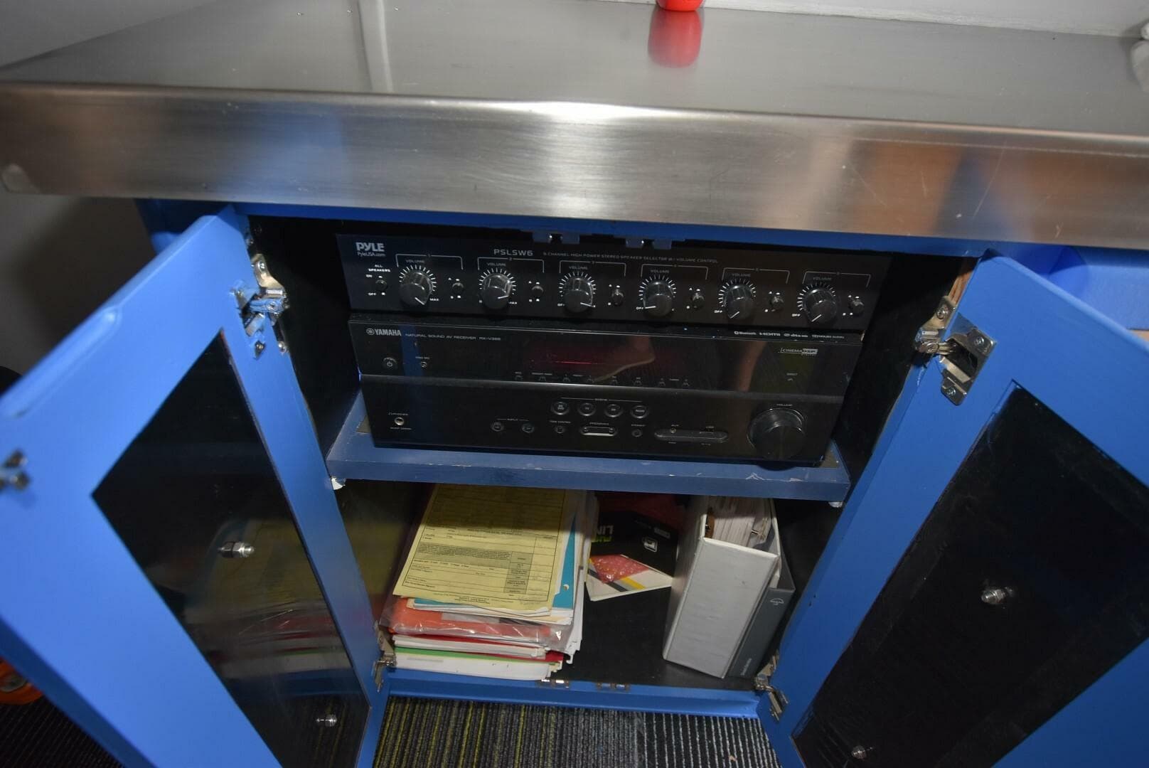 1997 Viking 50 Convertiblle — photo 26