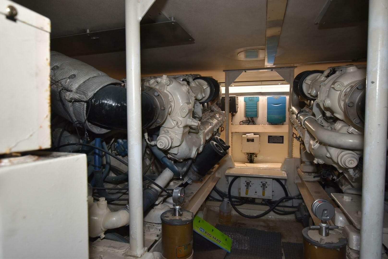 1997 Viking 50 Convertiblle — photo 31