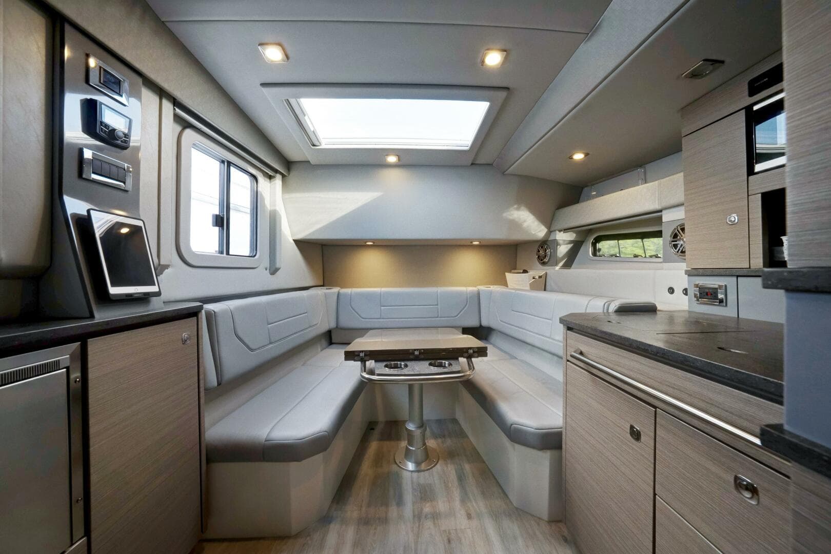 2018 Formula 430 Super Sport Crossover — photo 19