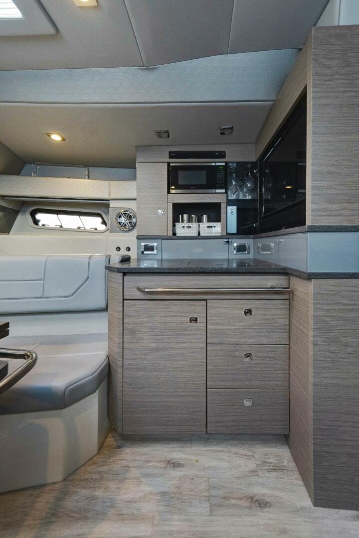 2018 Formula 430 Super Sport Crossover — photo 22