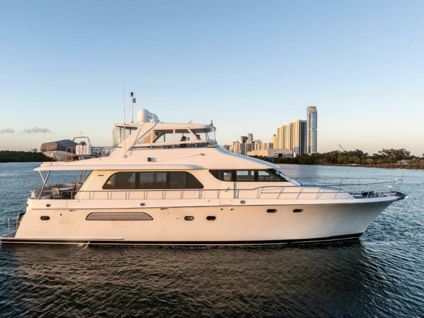 2006 Cheoy Lee Motoryacht — photo 1