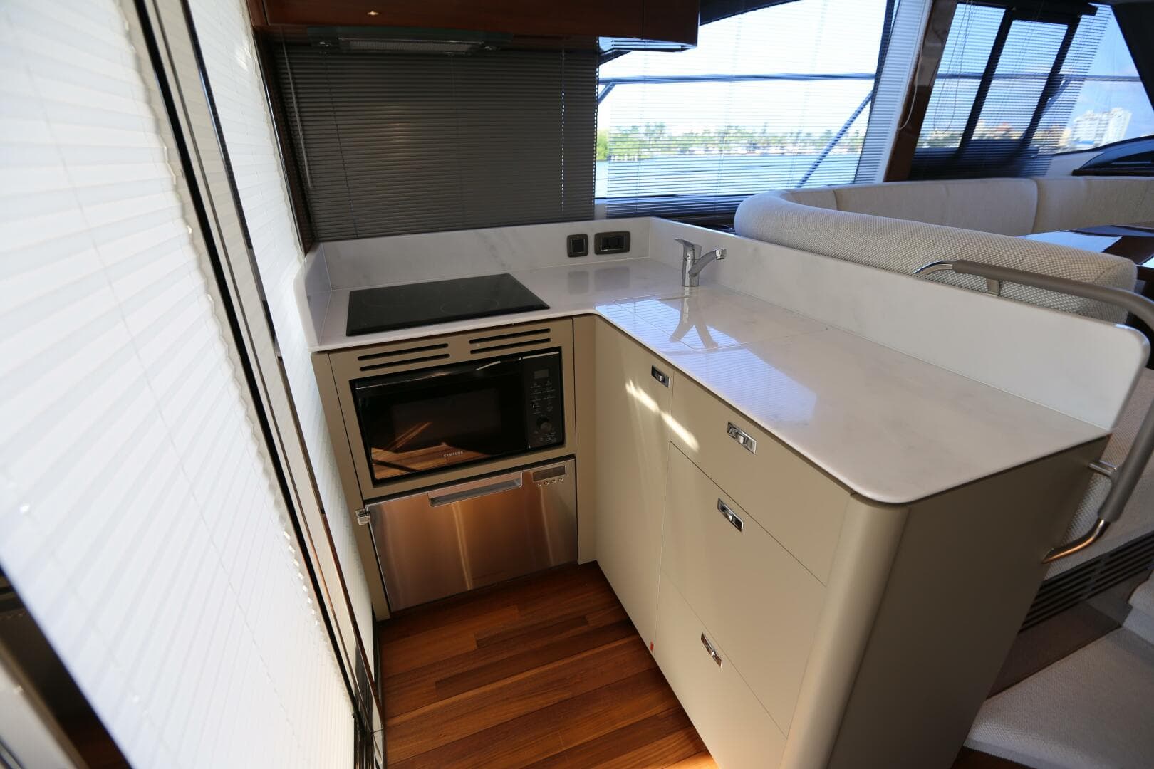 2024 Princess F45 — photo 23