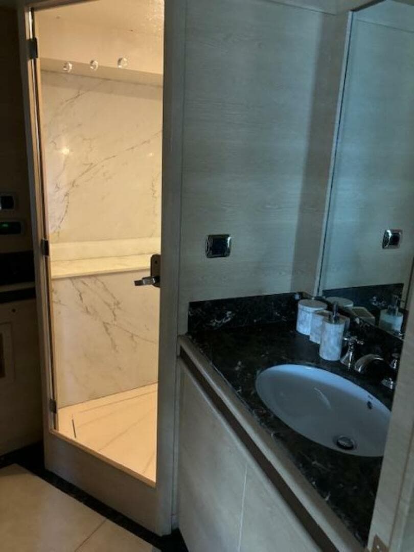 2009 Astondoa 95 Glx — photo 36