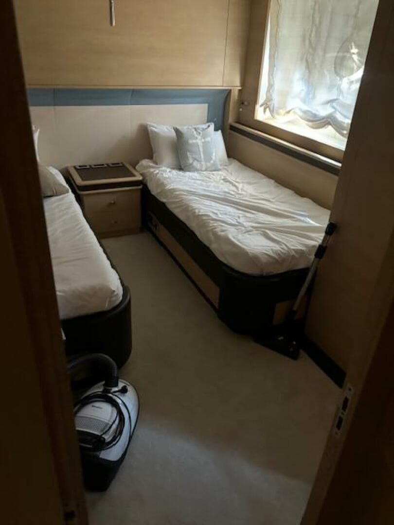 2009 Astondoa 95 Glx — photo 37