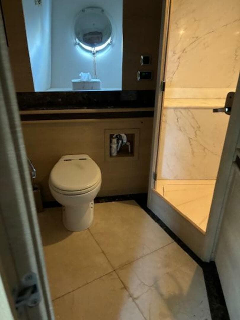 2009 Astondoa 95 Glx — photo 35