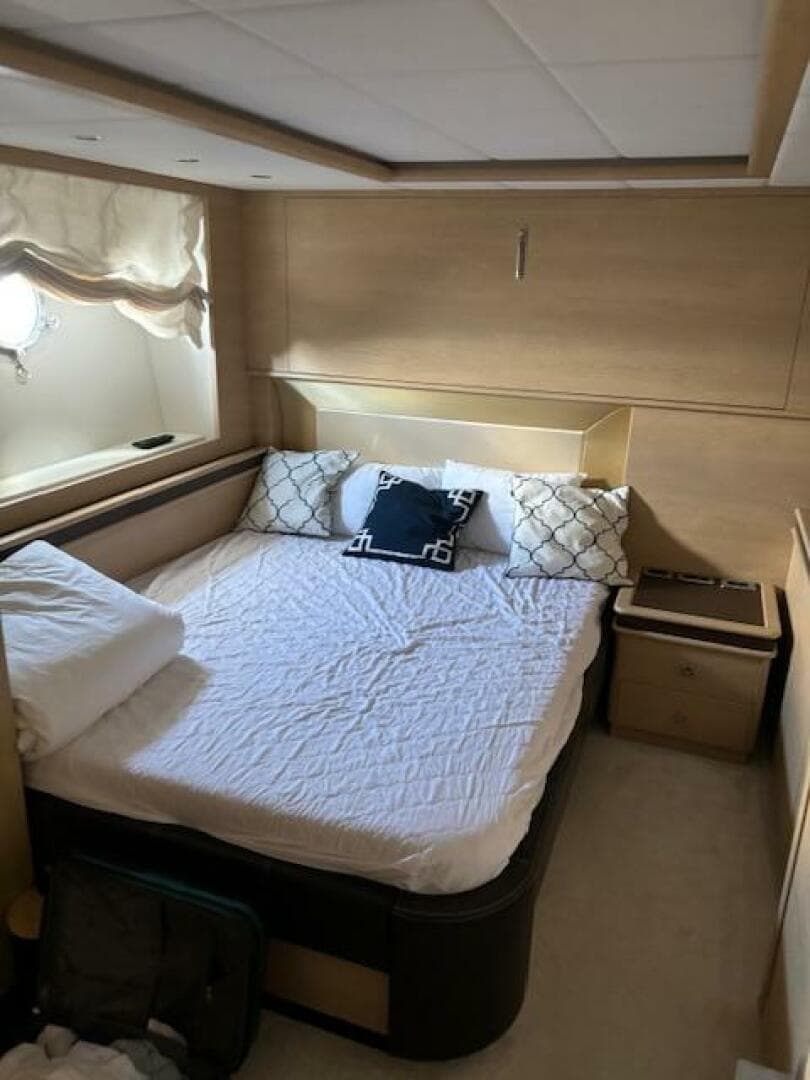 2009 Astondoa 95 Glx — photo 41